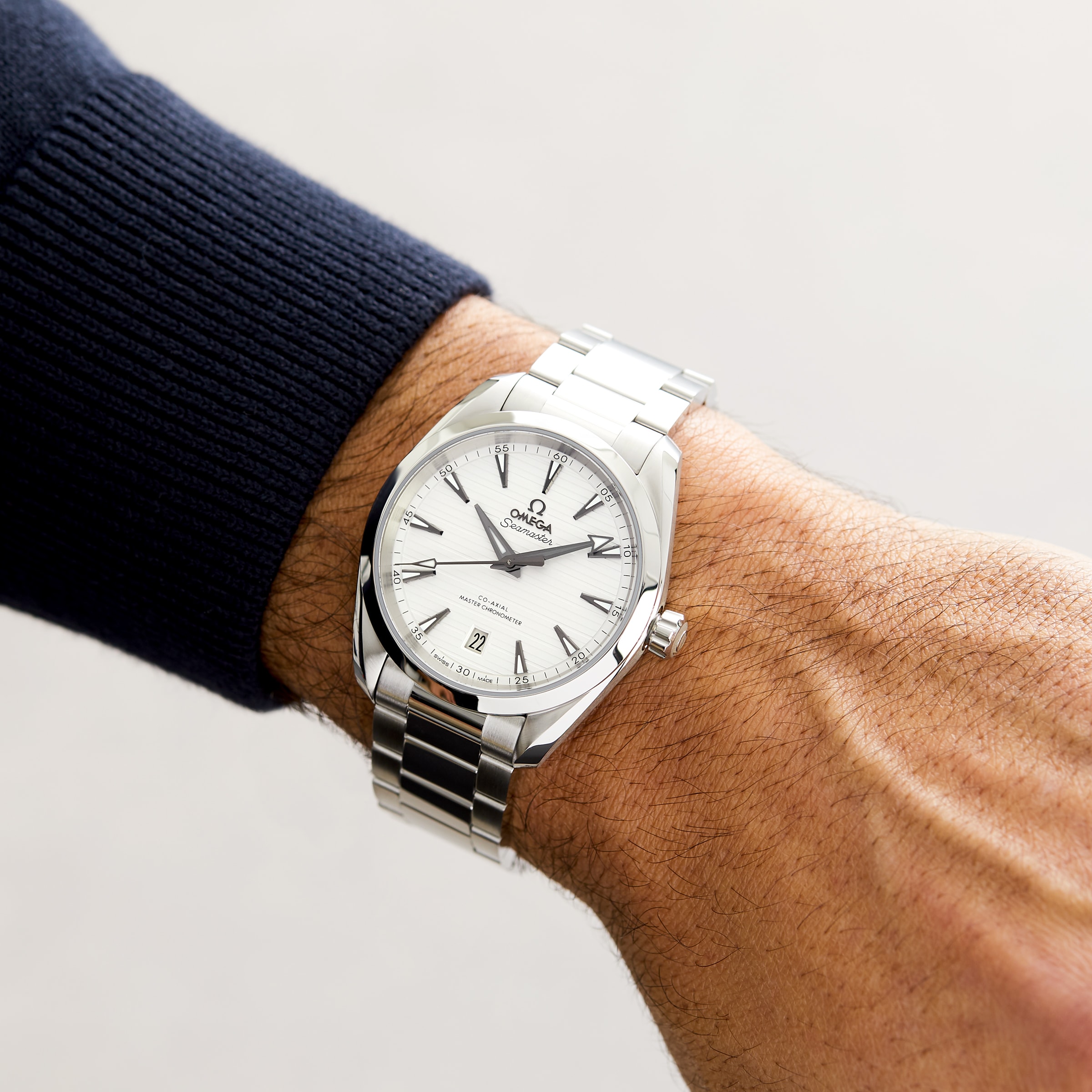Omega-Seamaster-Aqua-Terra-150M-Co-Axial-Master-Chronometer-38mm-O22010382002001763-3.jpg