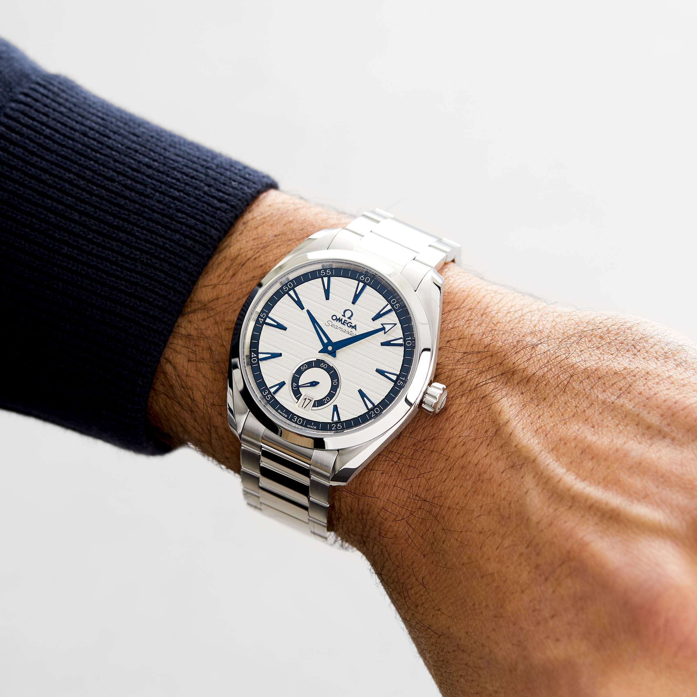 Omega-Seamaster-Aqua-Terra-150M-Co-Axial-Master-Chronometer-Small-Seconds-41mm-O22010412102004773-6.jpg