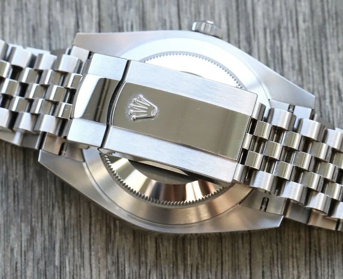 Rolex_Datejust_41_DJ41_Wimbledon_Dial_on_Jubilee_126334_E2_80_93_2022_Watch_Vault_08_2048x2048